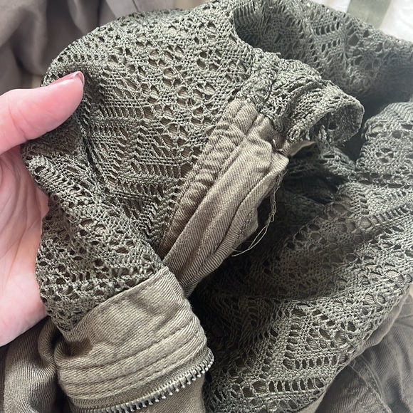 Jade and ivory jacket - Picture 4 of 4